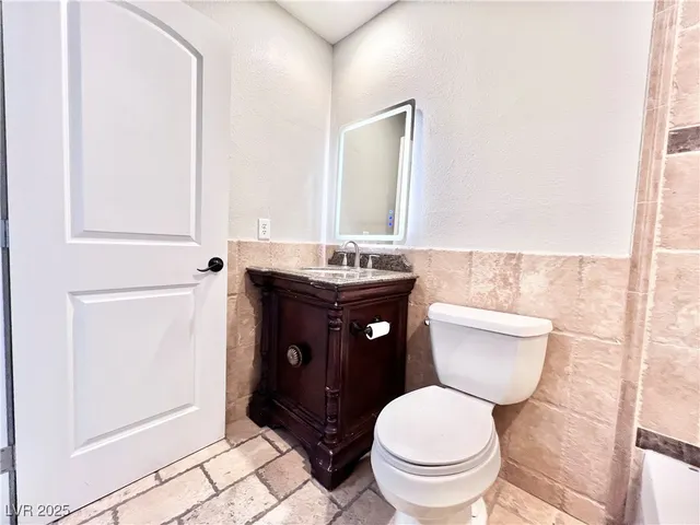 $2,100 | 5828 West Divers Cove Way, Las Vegas, NV 89108