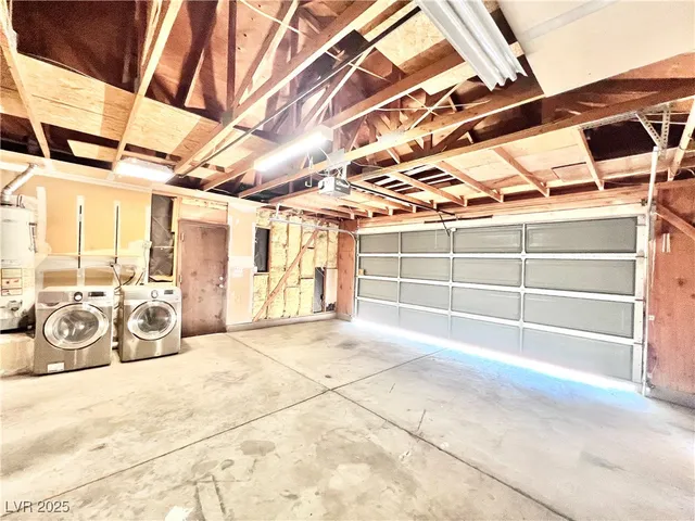 $2,100 | 5828 West Divers Cove Way, Las Vegas, NV 89108