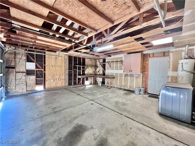 $2,100 | 5828 West Divers Cove Way, Las Vegas, NV 89108