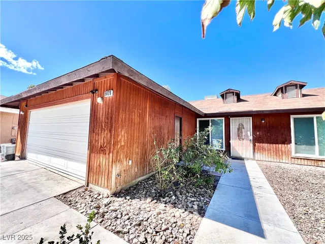 $2,100 | 5828 West Divers Cove Way, Las Vegas, NV 89108