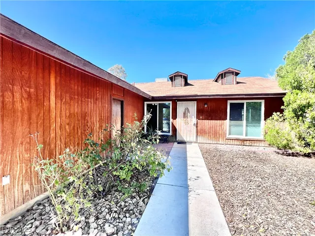 $2,100 | 5828 West Divers Cove Way, Las Vegas, NV 89108