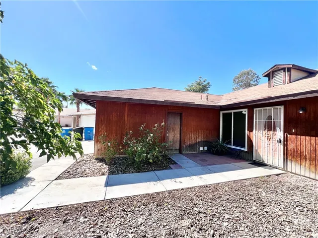 $2,100 | 5828 West Divers Cove Way, Las Vegas, NV 89108