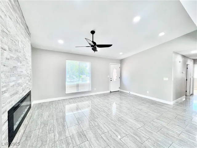 $2,100 | 5828 West Divers Cove Way, Las Vegas, NV 89108