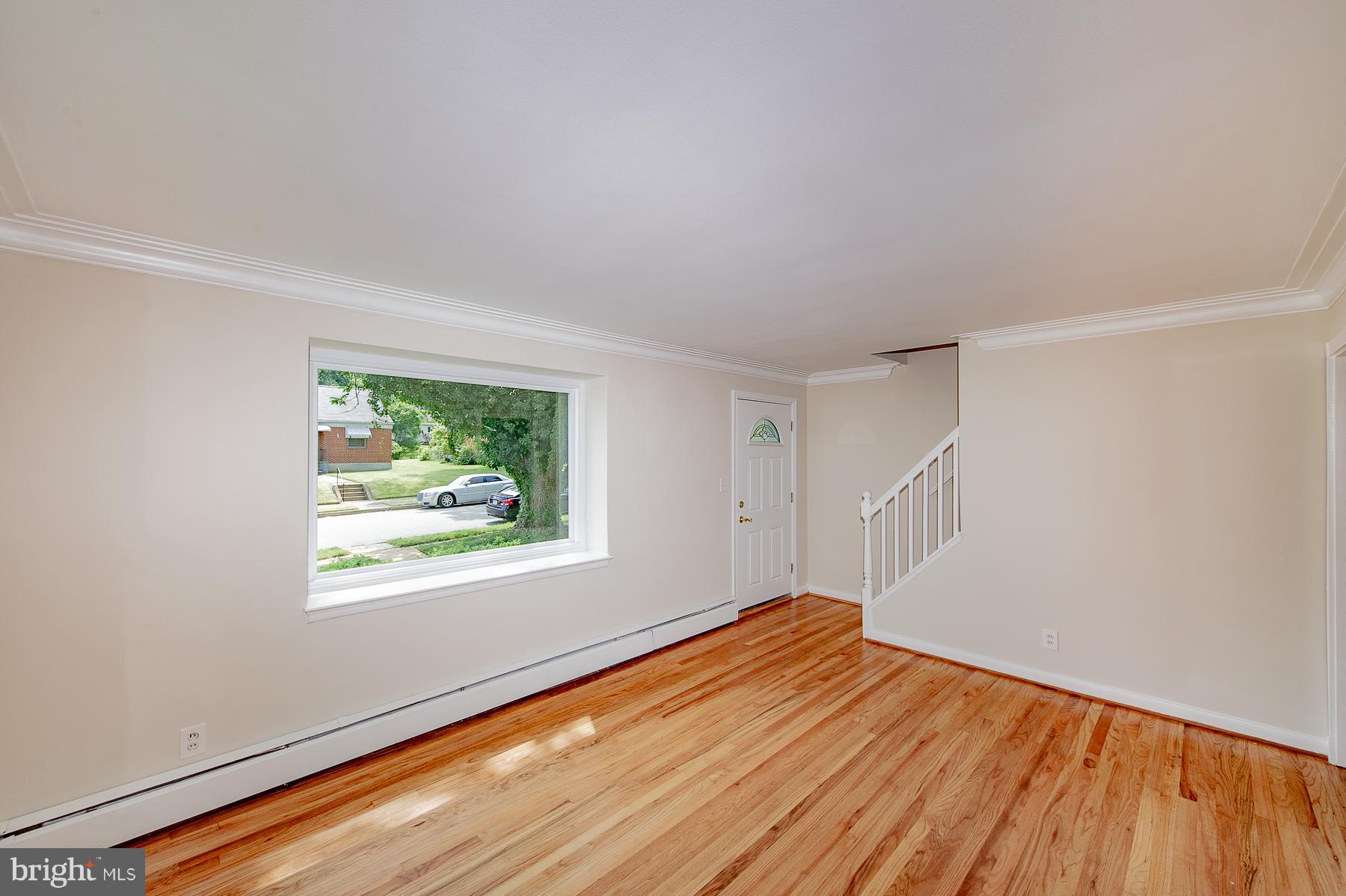 712 Cliffedge Road Baltimore, MD 21208 - Photo 2 of 27 Living Room