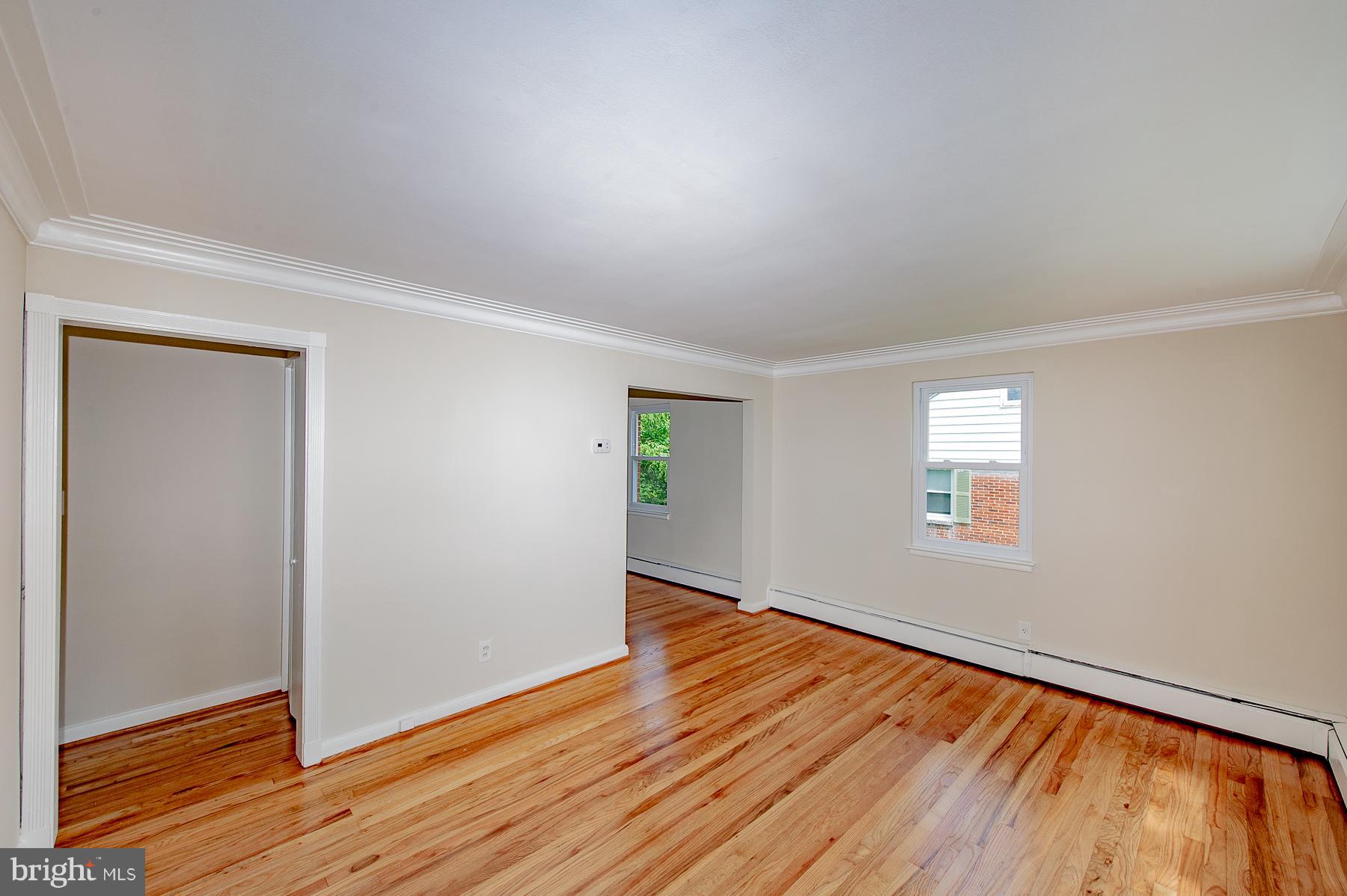 712 Cliffedge Road Baltimore, MD 21208 - Photo 4 of 27 Living Room