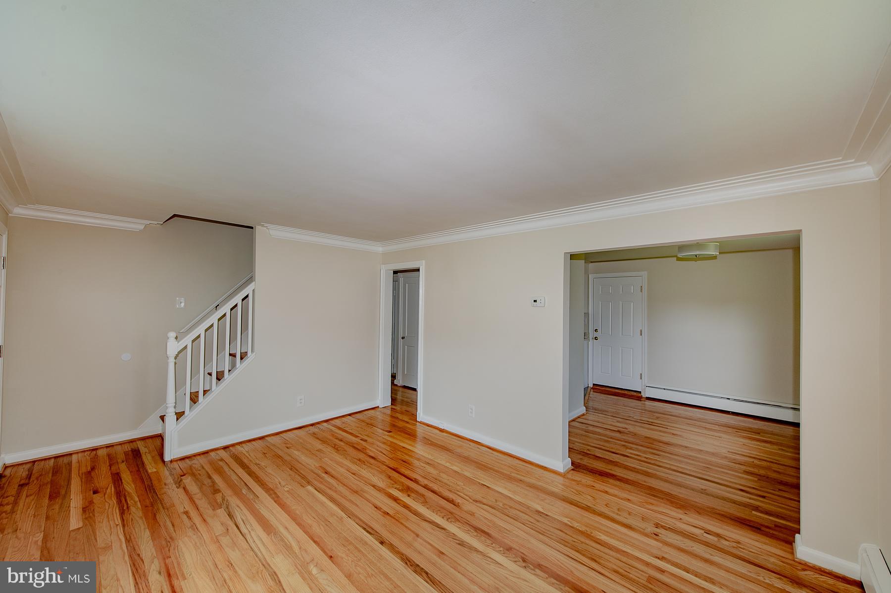 712 Cliffedge Road Baltimore, MD 21208 - Photo 5 of 27 Living Room