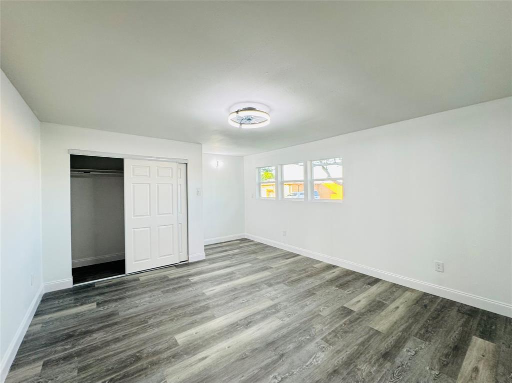 106 Hillcrest Street Mansfield, TX 76063 - Photo 20 of 26 an empty room with windows and closet