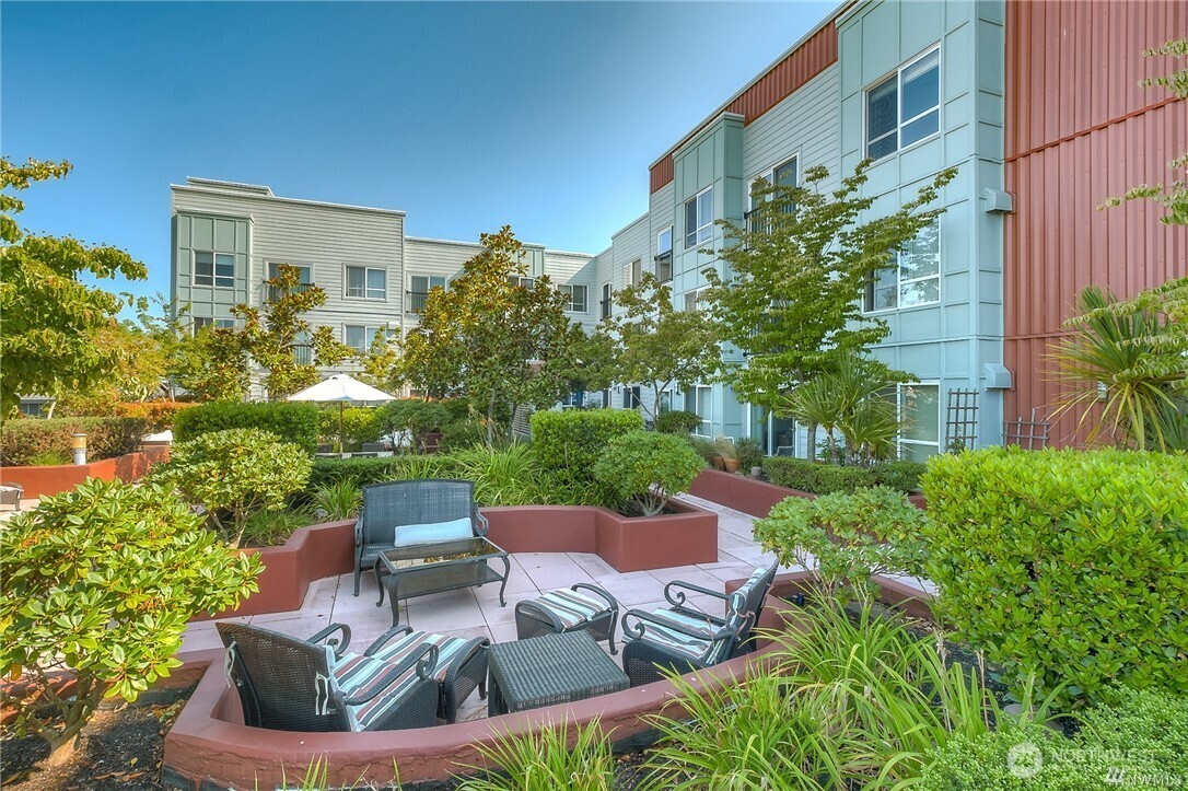 424 North 85th Street, Unit 406 Seattle, WA 98103 - Photo 29 of 34