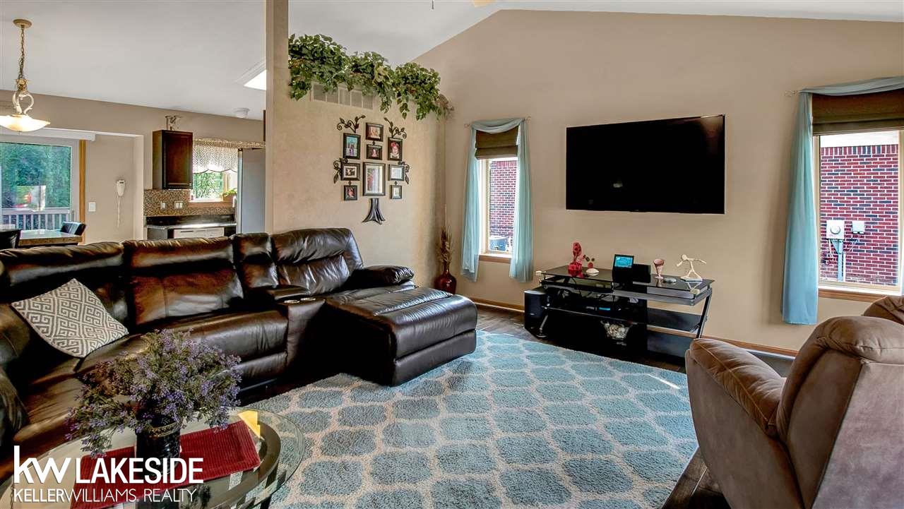 51665 Rivard Road New Baltimore, MI 48047 - Photo 5 of 36 31390914-4.JPG