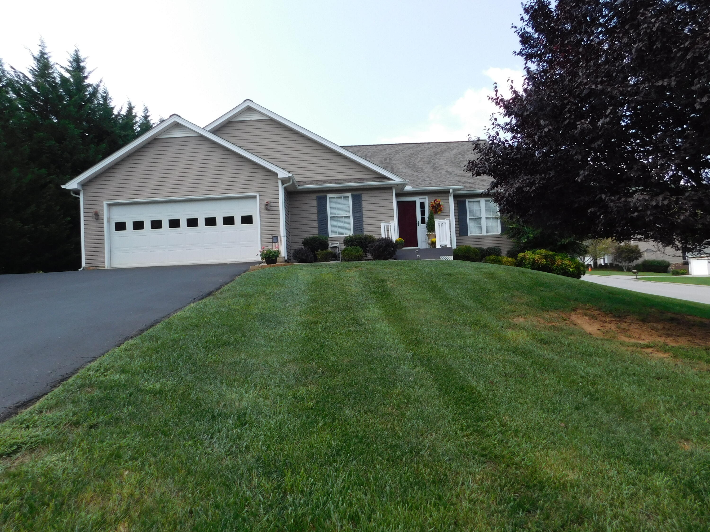 5722 Huntridge Road Roanoke, VA 24012 - Photo 1 of 79 Welcome