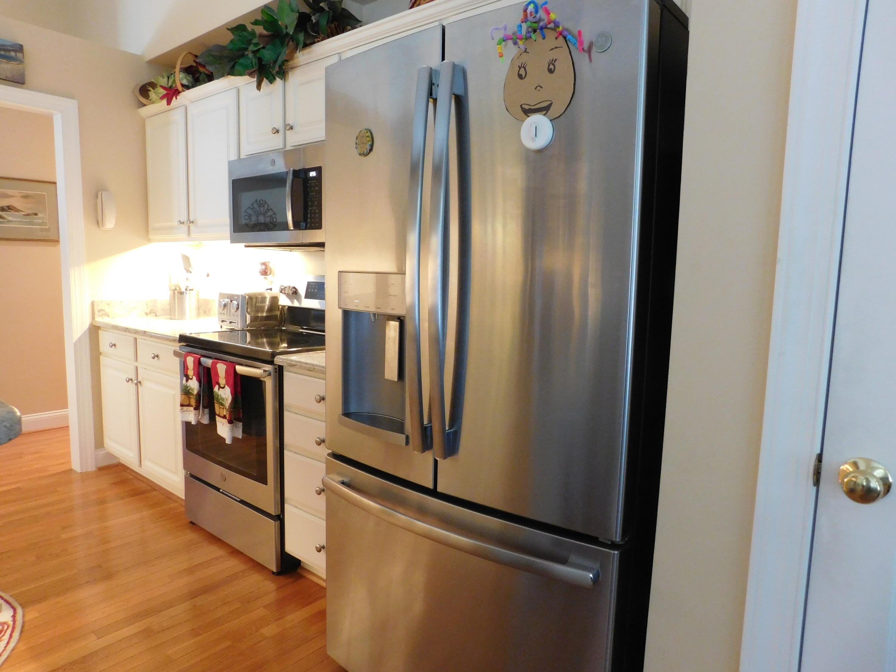 5722 Huntridge Road Roanoke, VA 24012 - Photo 17 of 79 GE Stainless steel appliances