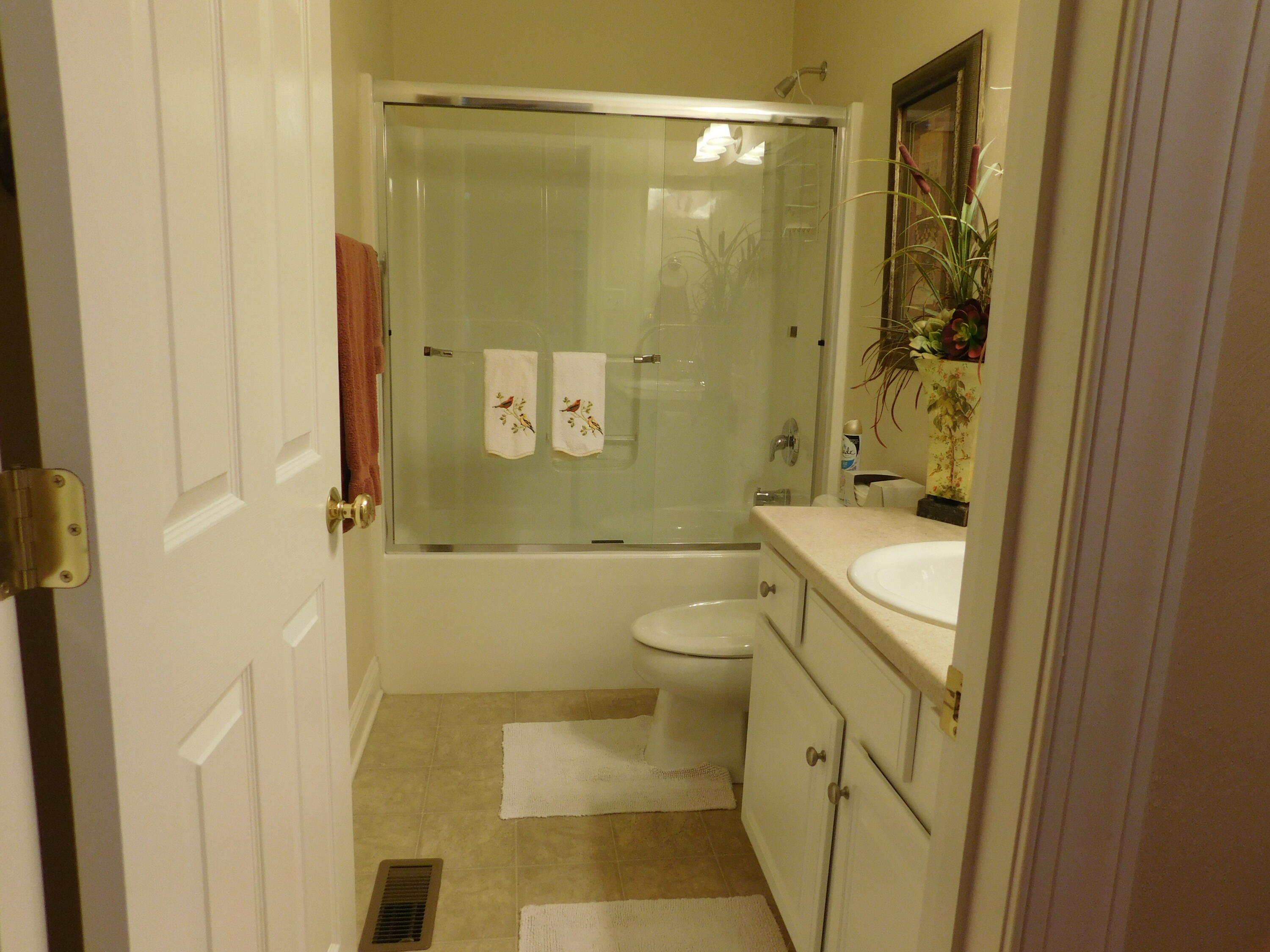 5722 Huntridge Road Roanoke, VA 24012 - Photo 27 of 79 Hall Bath