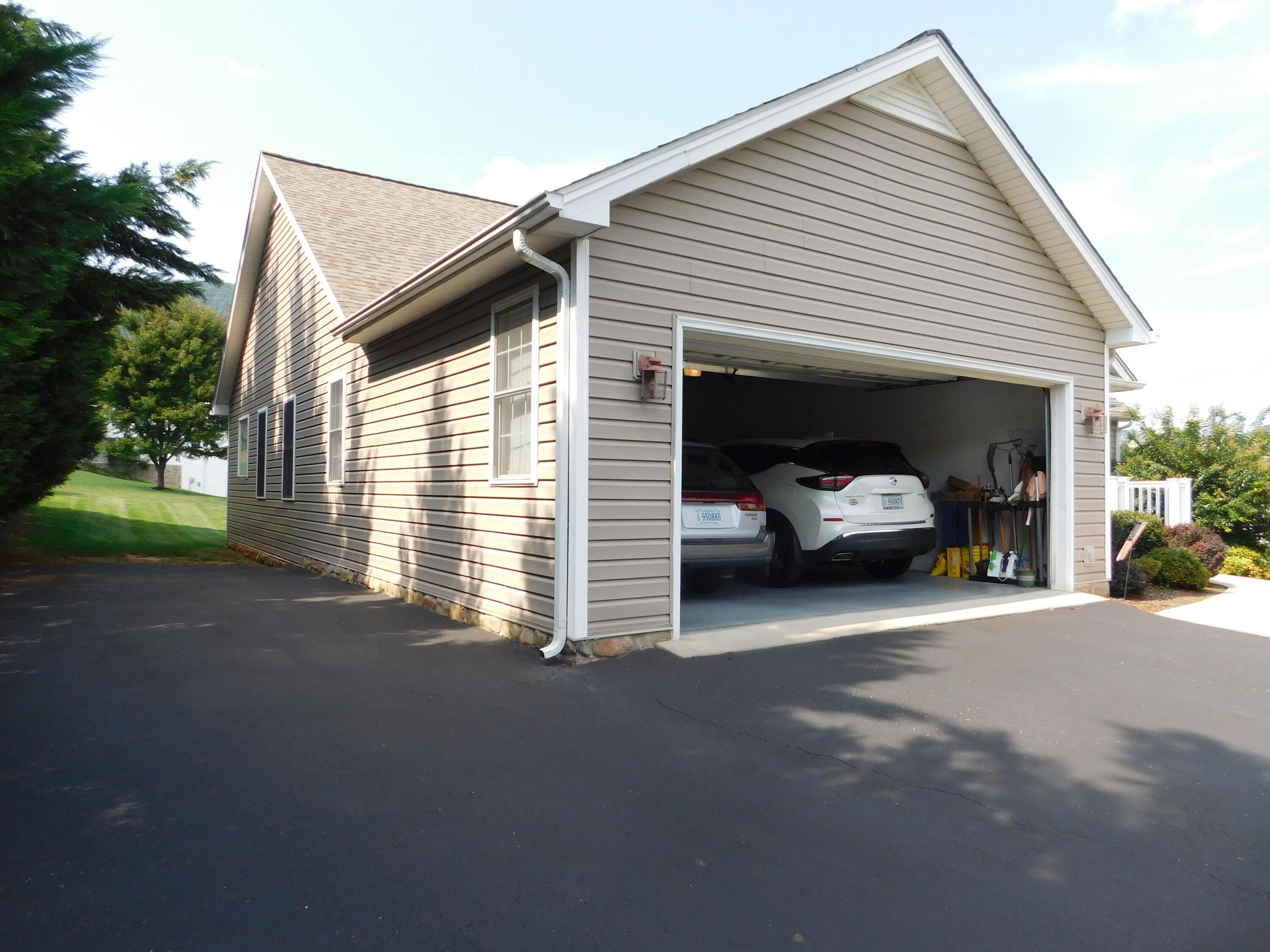 5722 Huntridge Road Roanoke, VA 24012 - Photo 63 of 79 Ample Parking