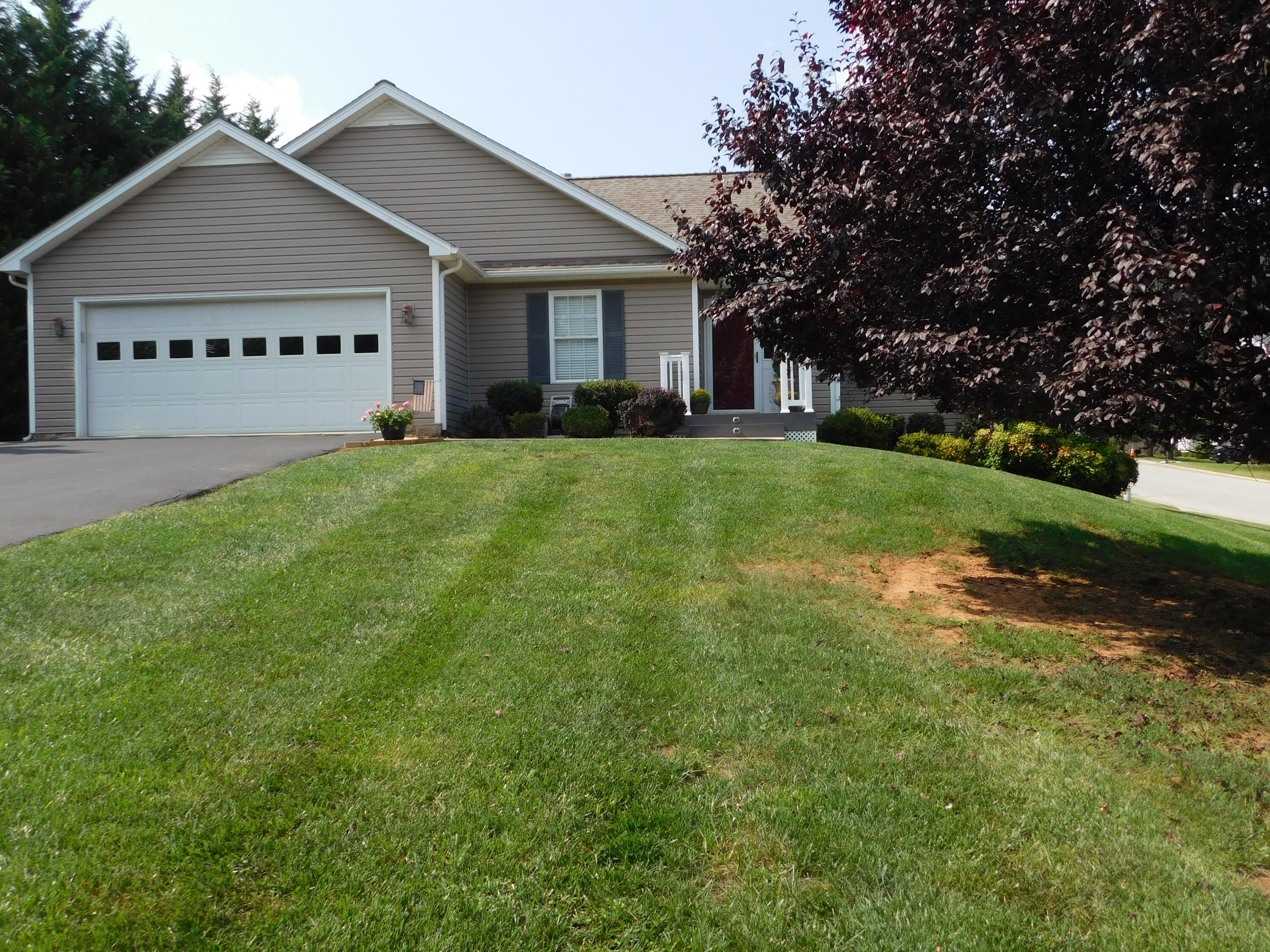 5722 Huntridge Road Roanoke, VA 24012 - Photo 66 of 79 Garage attached