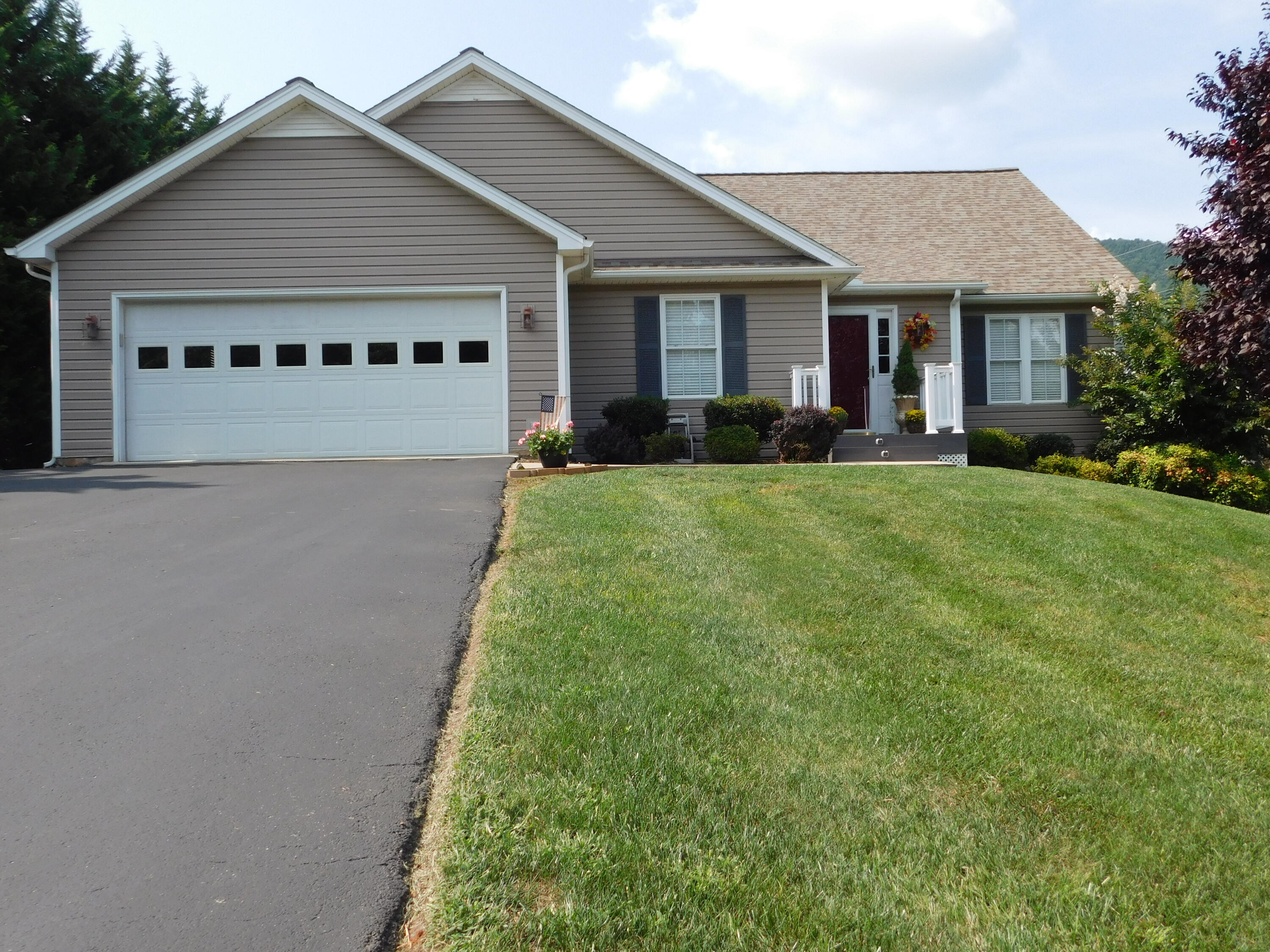 5722 Huntridge Road Roanoke, VA 24012 - Photo 68 of 79 Built in 2005