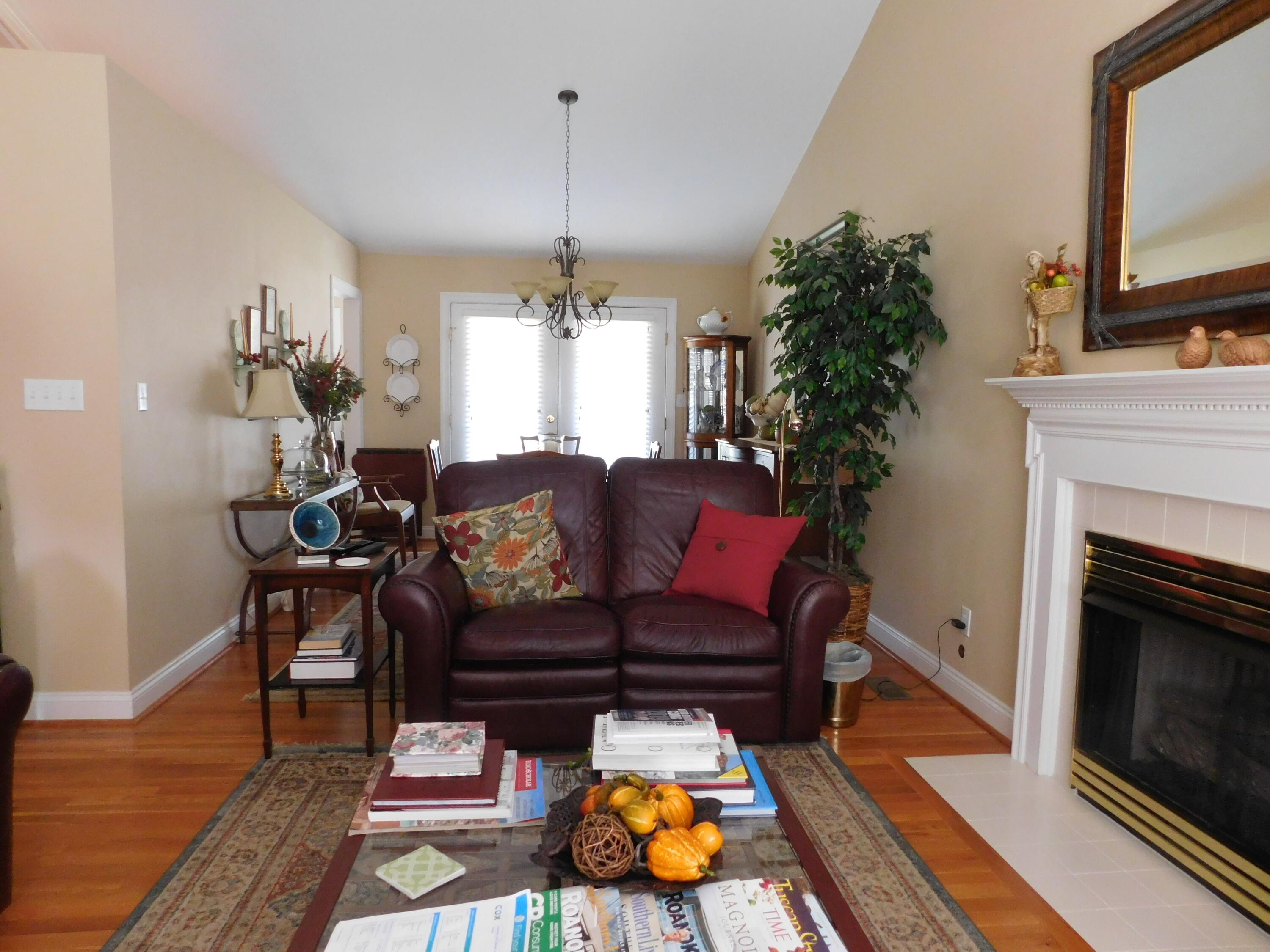 5722 Huntridge Road Roanoke, VA 24012 - Photo 8 of 79 To Dining Room
