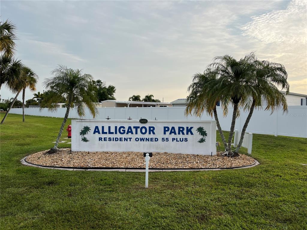 Alligator Park entrance