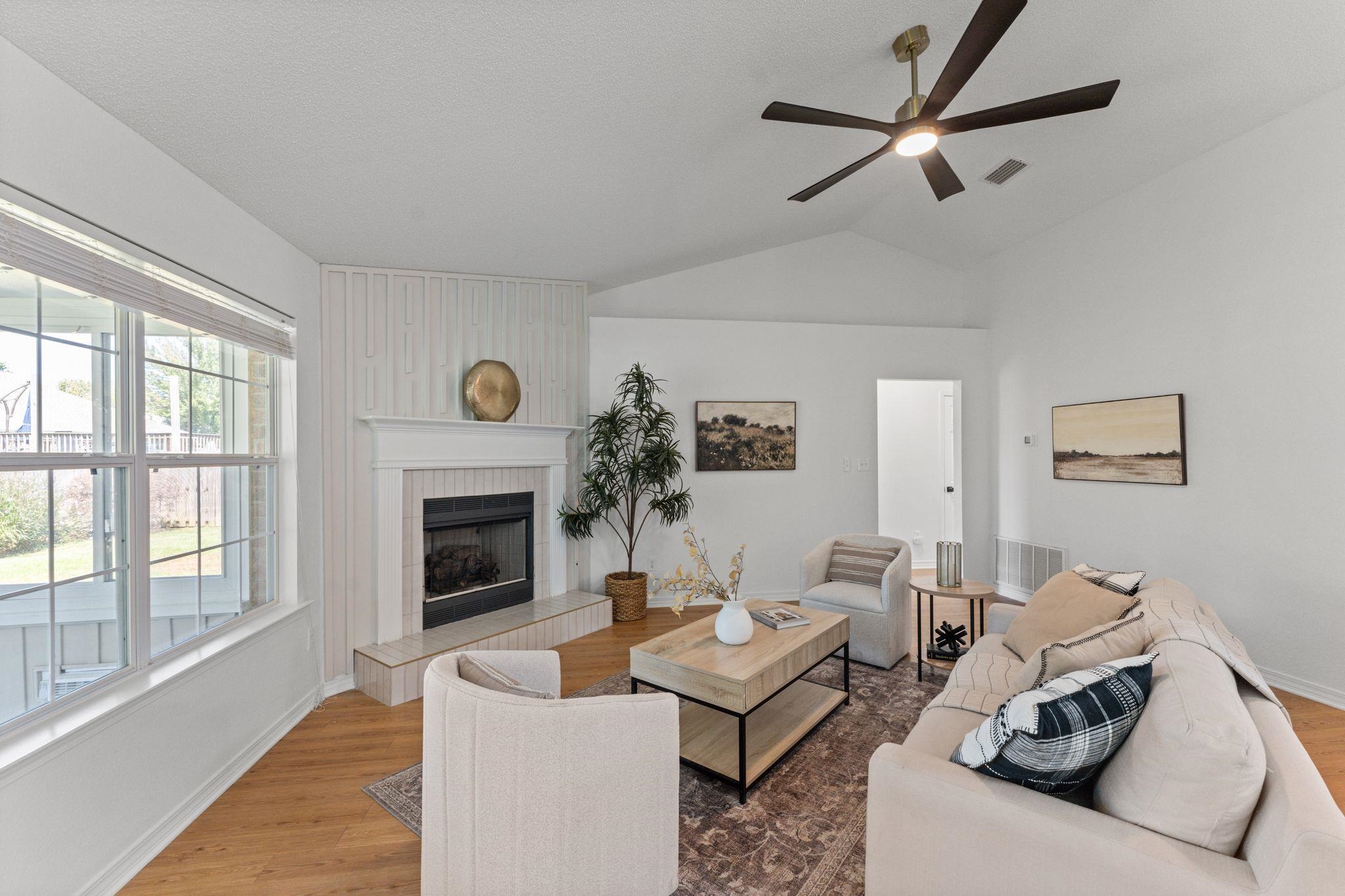 17057 Count Court Fairhope, AL 36532 - Photo 6 of 40 Living Room