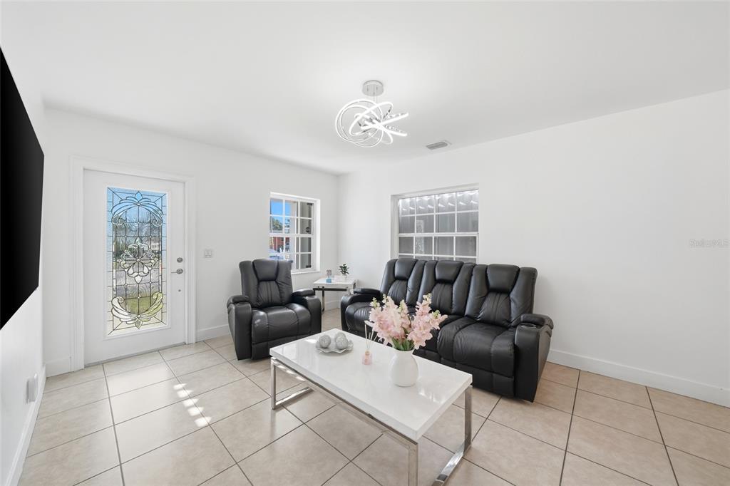 465 East 38th Street Hialeah, FL 33013 - Photo 4 of 40