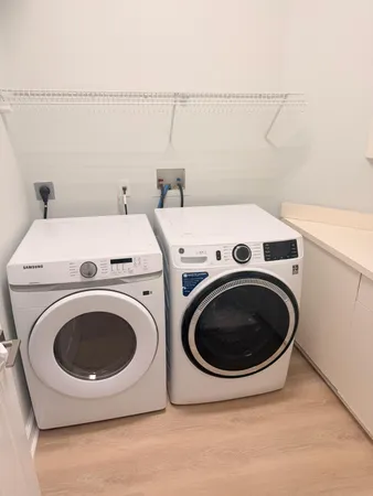 a view of empty room with projector and a ceiling fan