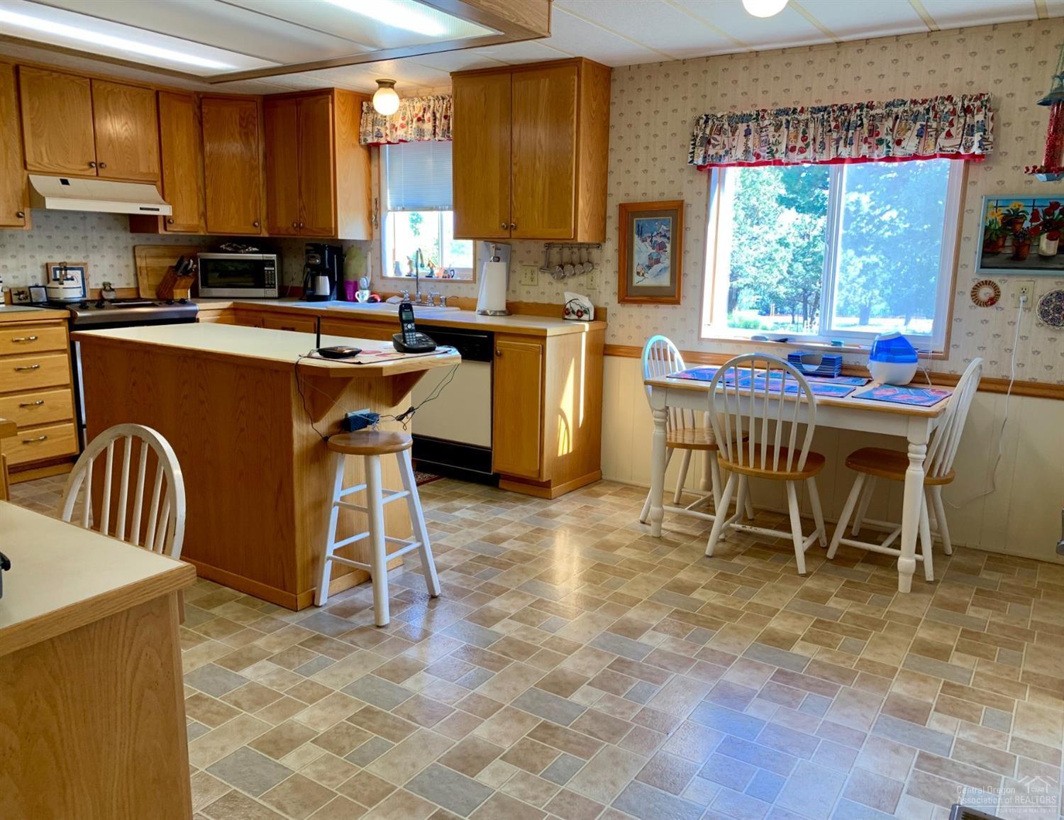 6565 Southeast Canyon Road Prineville, OR 97754 - Photo 8 of 25 Large, open kitchen with plenty of cabin