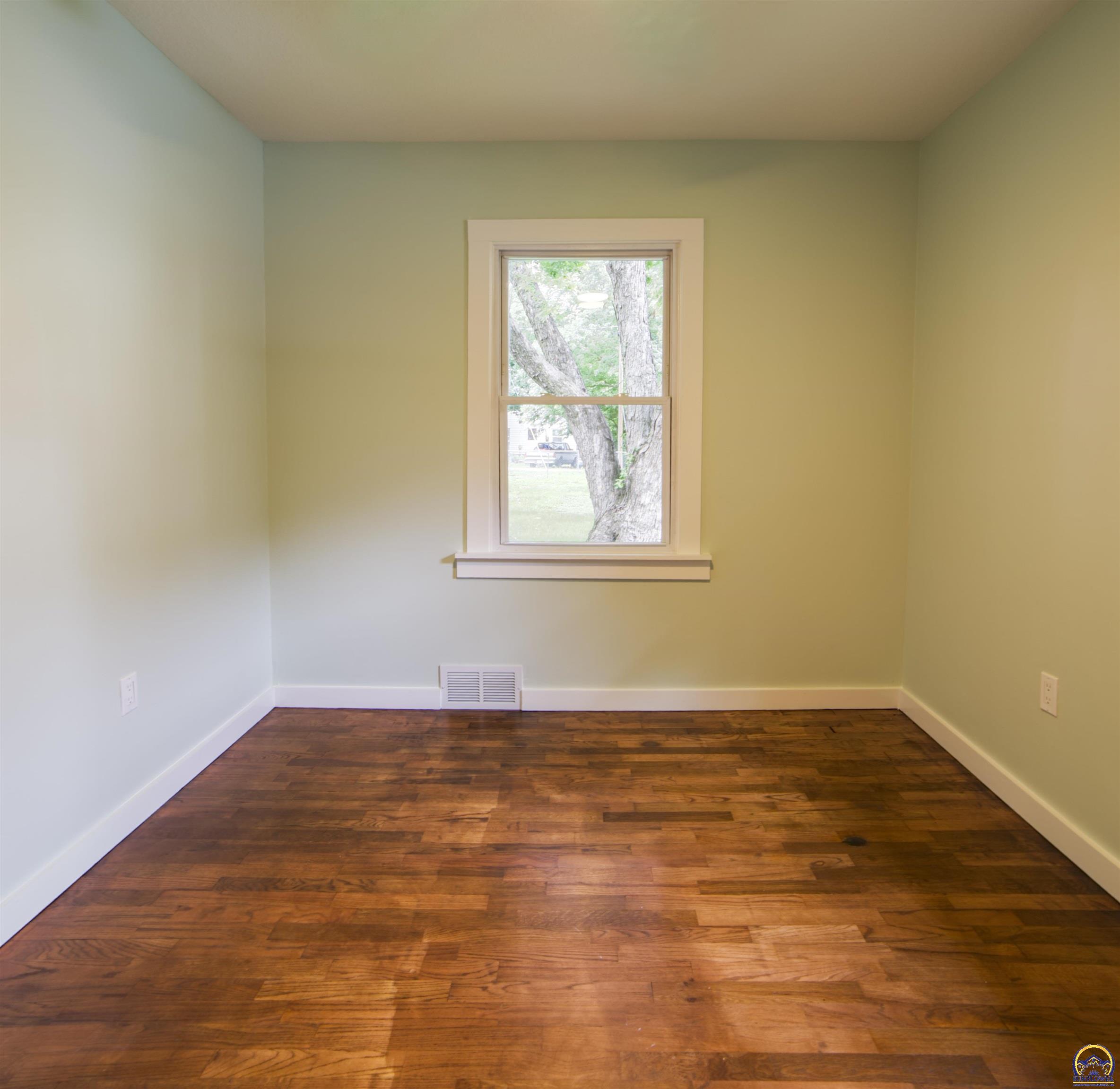 604 Maple Street Wamego, KS 66547 - Photo 17 of 26