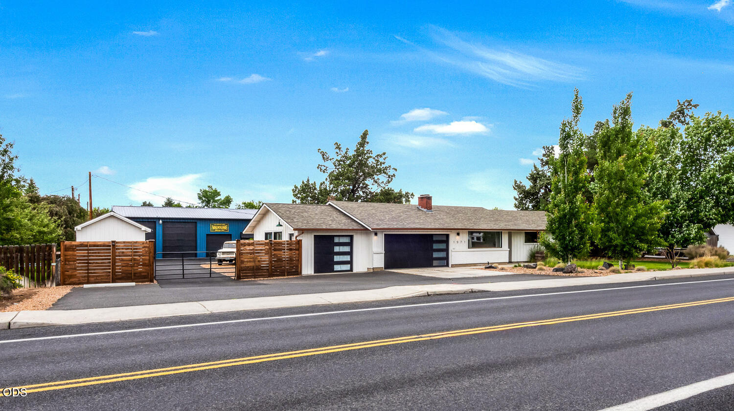 1971 Southwest 23rd Street Redmond, OR 97756 - Photo 4 of 47