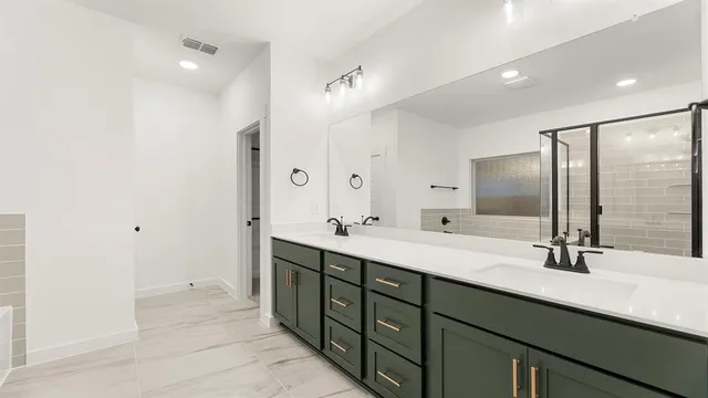 $384,990 | 1317 Rothland Lane, Red Oak, TX 75154