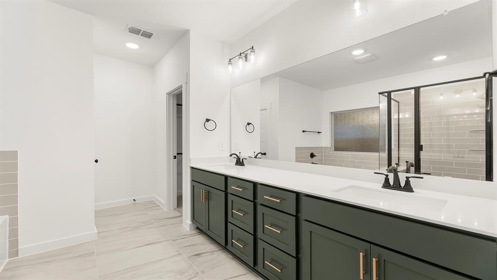 1317 Rothland Lane Red Oak, TX 75154 - Photo 20 of 28 20. 1317 Rothland - Bath