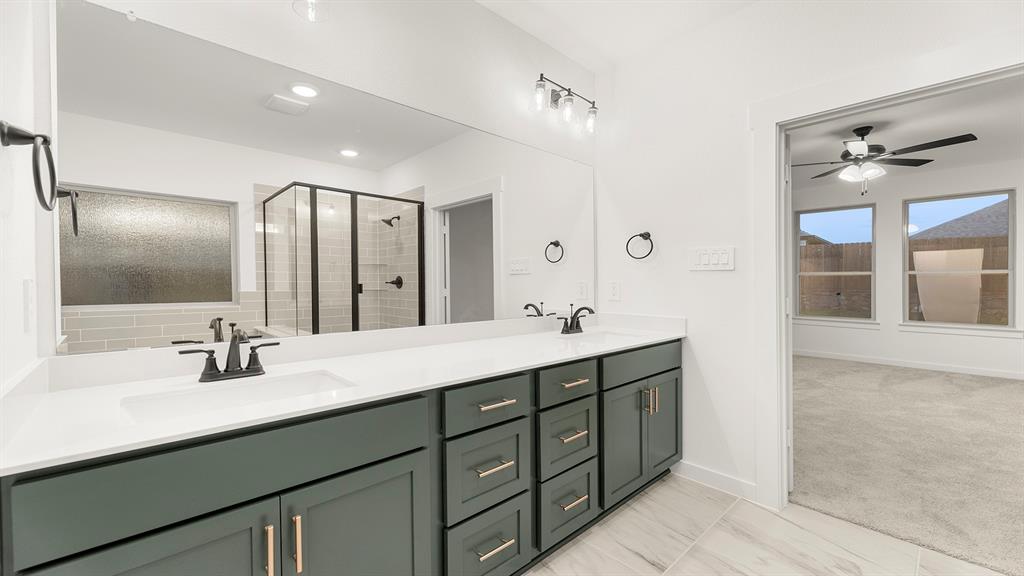 1317 Rothland Lane Red Oak, TX 75154 - Photo 23 of 28 23. 1317 Rothland - Bath (4)