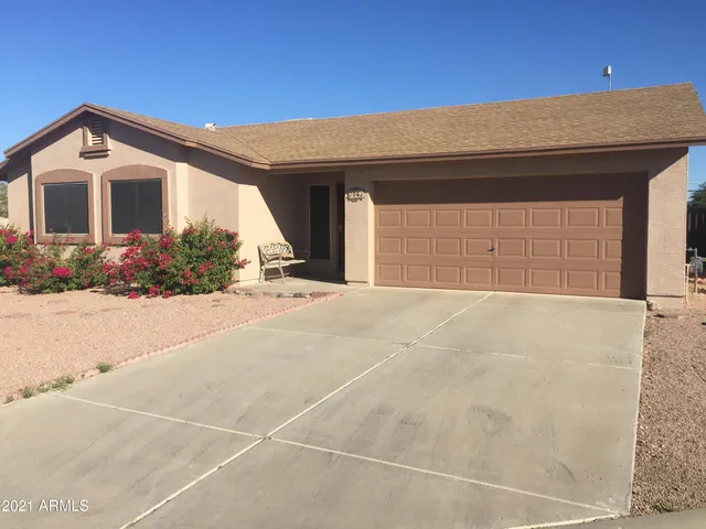 $1,500 | 704 West Shannons Way, Coolidge, AZ 85128