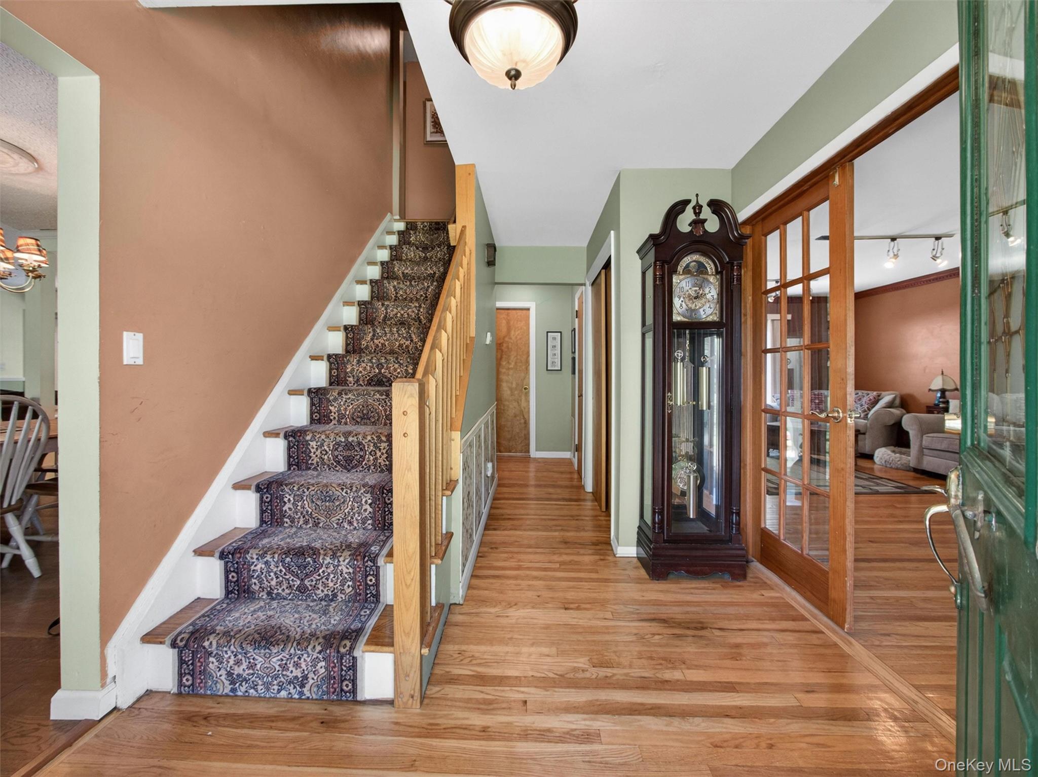 121 Sunset Road Blauvelt, NY 10913 - Photo 8 of 32 Spacious Foyer
