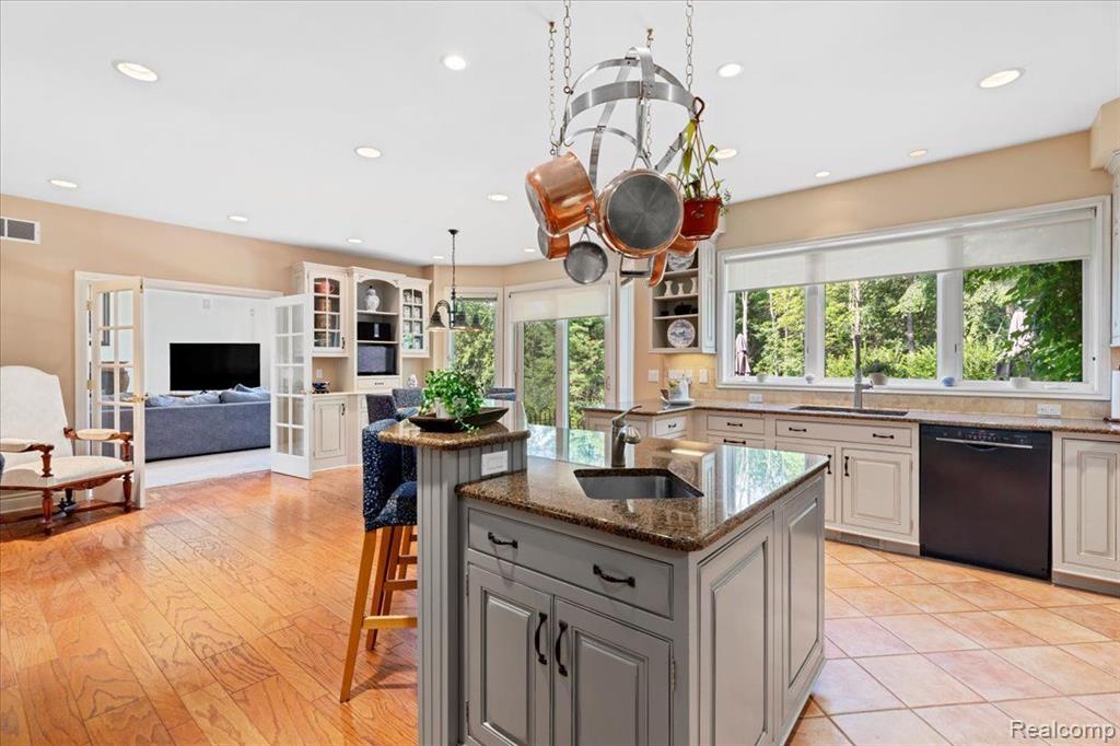 1490 Highpoint Drive Rochester, MI 48306 - Photo 29 of 69