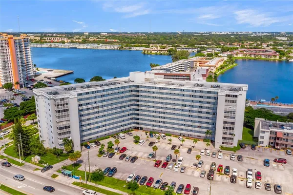 $139,000 | 1401 Northeast Miami Gardens Drive, Unit 892, Miami, FL 33179