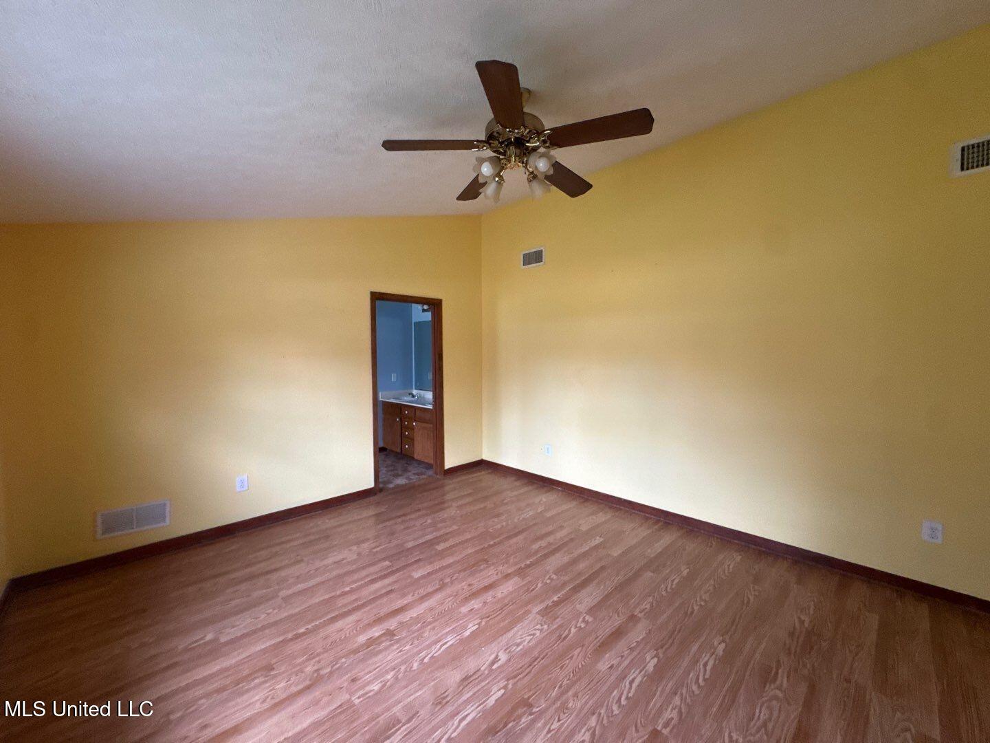 217 Harbor Lane Brandon, MS 39047 - Photo 18 of 35 126-Dec 10 2025 11_55am-NF5X