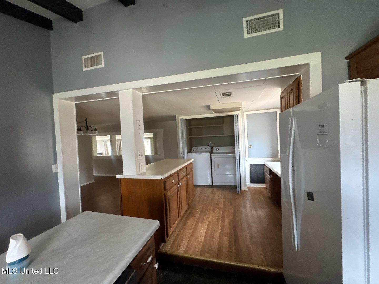 217 Harbor Lane Brandon, MS 39047 - Photo 5 of 35 138-Dec 10 2025 11_56am-BjXF