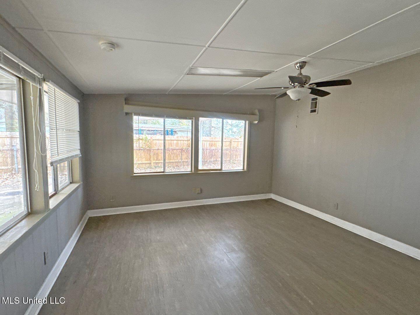 217 Harbor Lane Brandon, MS 39047 - Photo 9 of 35 72-Dec 10 2025 11_52am-89dH