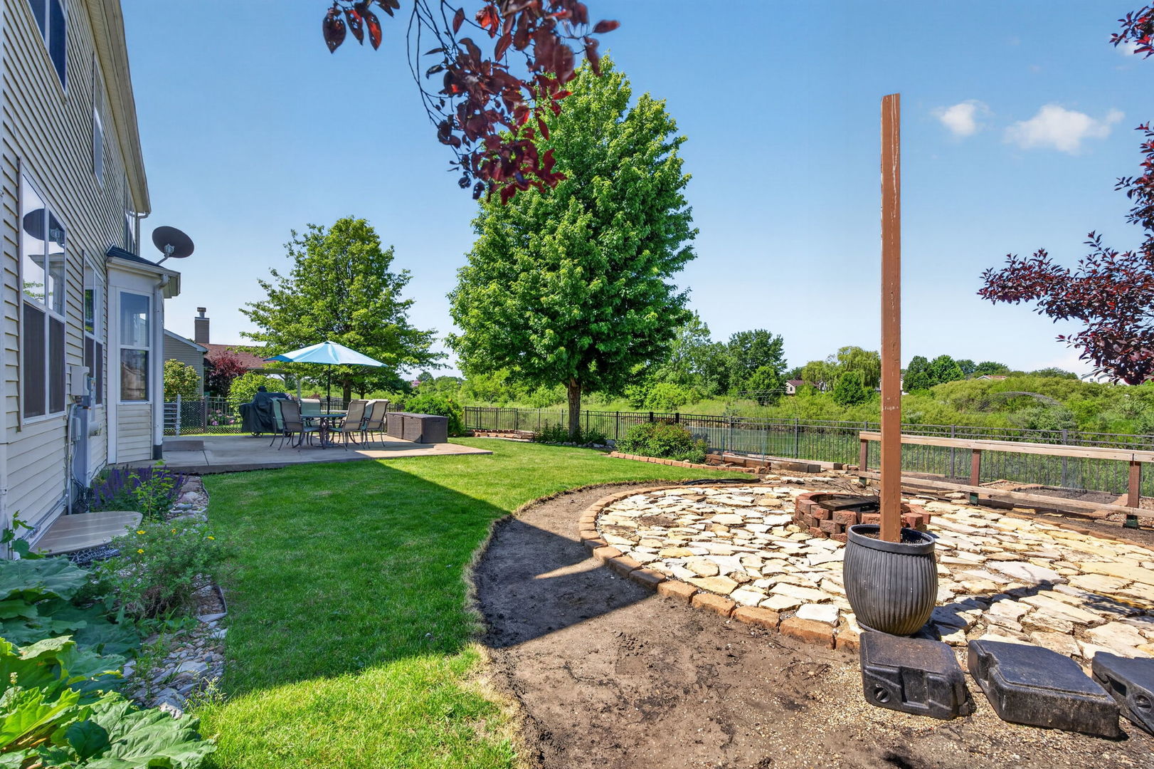 25204 Spring Street Manhattan, IL 60442 - Photo 25 of 34 a view of a patio with garden