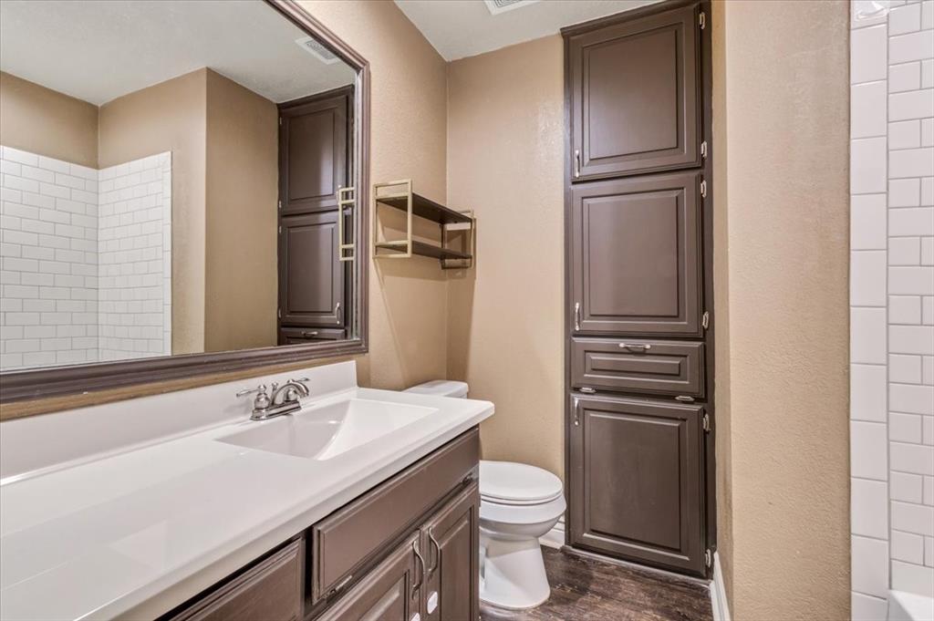 9508 Riviera Drive Waco, TX 76712 - Photo 18 of 24 a bathroom with a sink toilet and shower