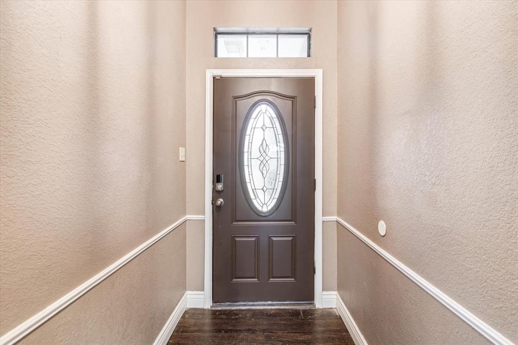 9508 Riviera Drive Waco, TX 76712 - Photo 5 of 24 a view of an entryway with a window