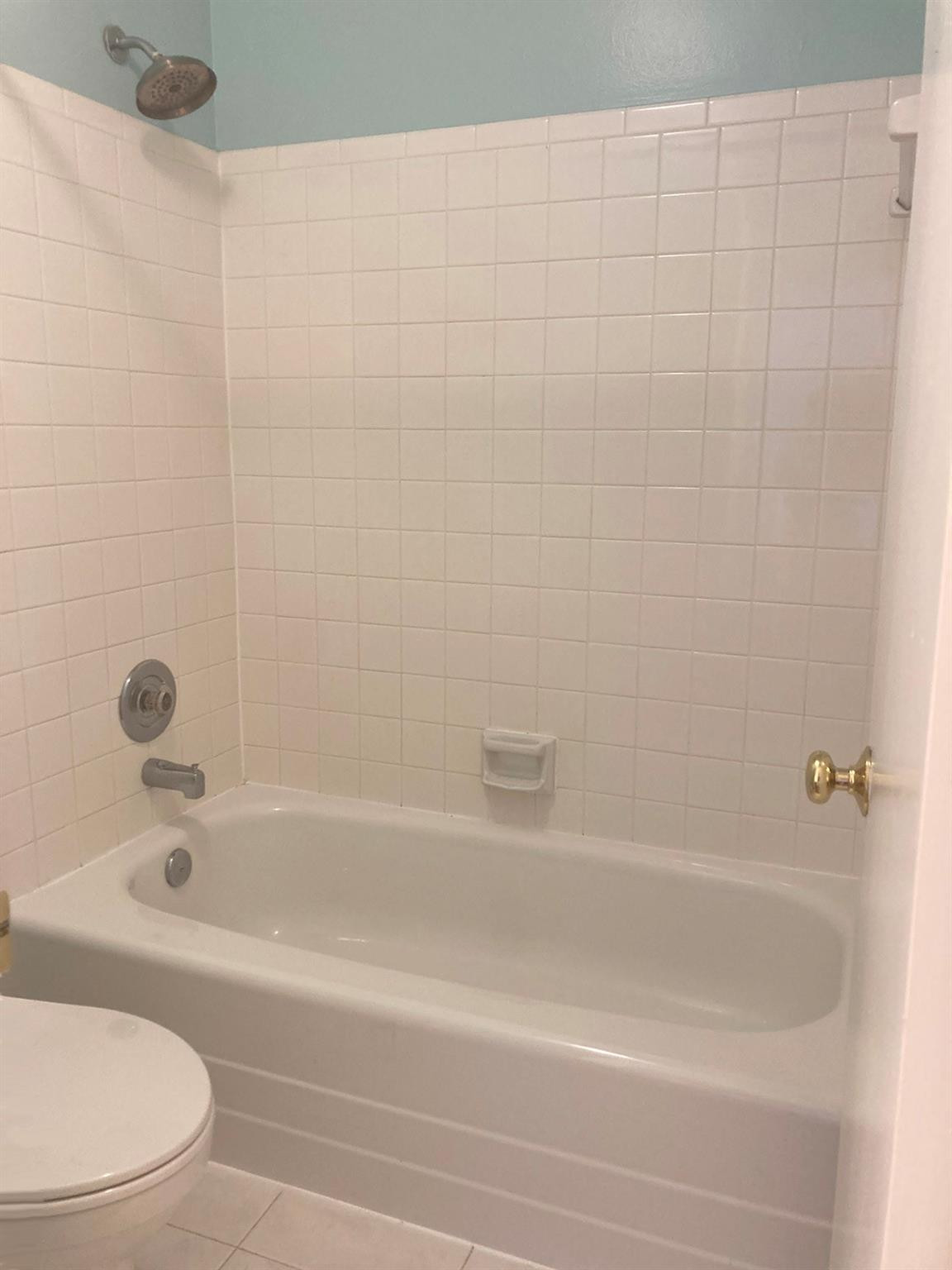 7586 Courtyard Run East Boca Raton, FL 33433 - Photo 18 of 26 Bathtub w/shower
