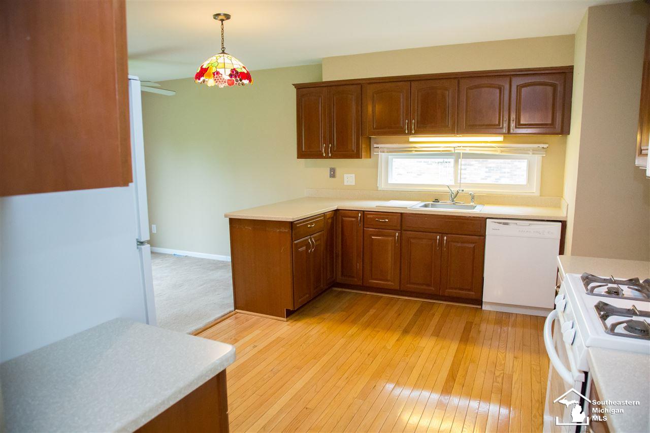 28368 Chatham Road Grosse Ile, MI 48138 - Photo 16 of 36 31347793-15.JPG