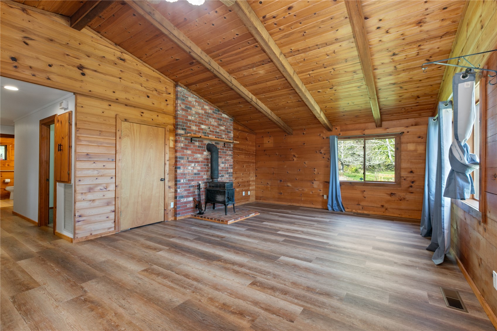 13044 Satterlee Road Anacortes, WA 98221 - Photo 5 of 40 Gallery Image 5