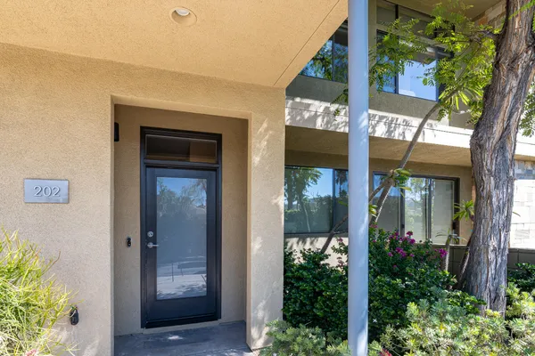 $495,000 | 870 East Palm Canyon Drive, Unit 202, Palm Springs, CA 92264