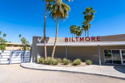 $495,000 | 870 East Palm Canyon Drive, Unit 202, Palm Springs, CA 92264