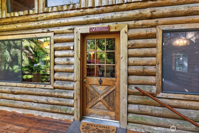 a view of entrance door of the house