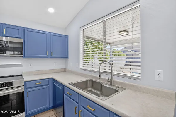 $2,650 | 2009 East Appaloosa Road, Gilbert, AZ 85296