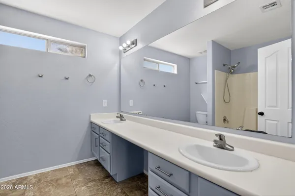 $2,650 | 2009 East Appaloosa Road, Gilbert, AZ 85296