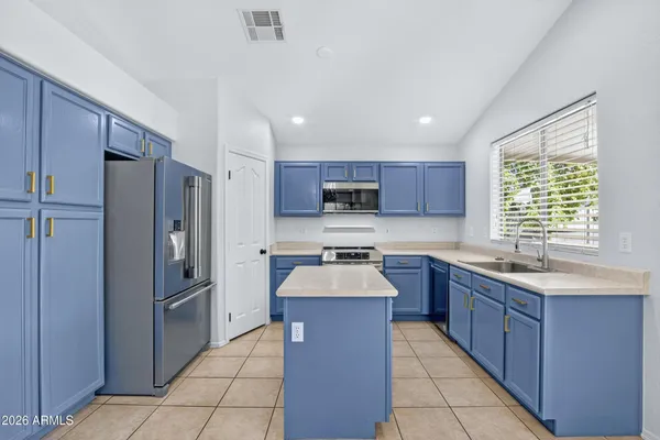 $2,650 | 2009 East Appaloosa Road, Gilbert, AZ 85296