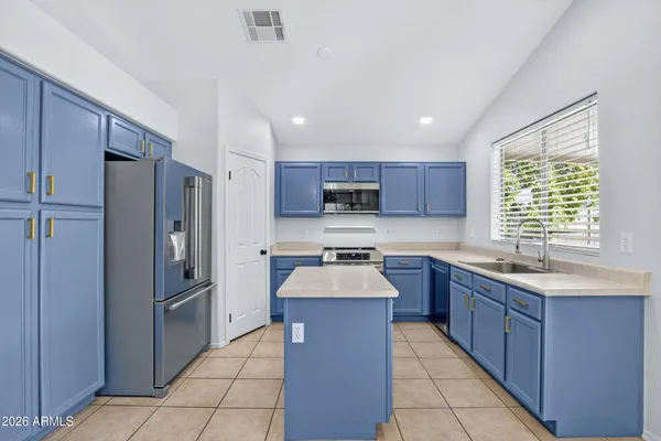 $2,650 | 2009 East Appaloosa Road, Gilbert, AZ 85296